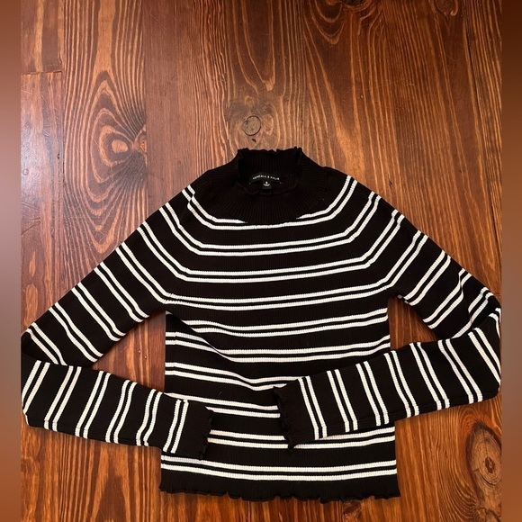 KENDALL & KYLIE Black and White Striped Long Sleeve baby tee mock turtleneck - Picture 2 of 3